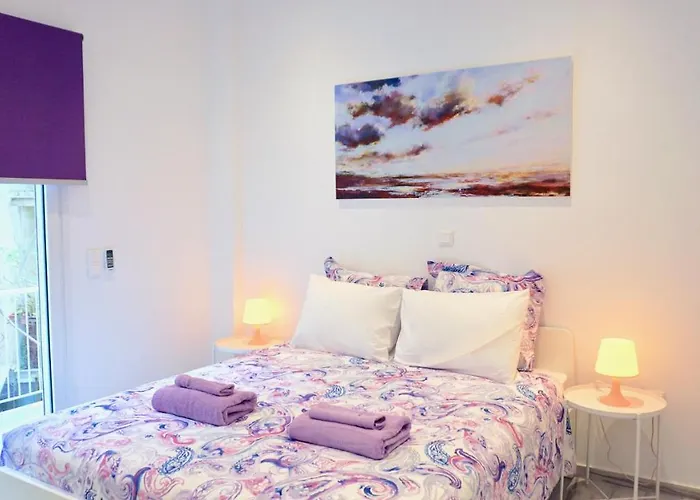 Central, Bright Apt In Athens Near Metro