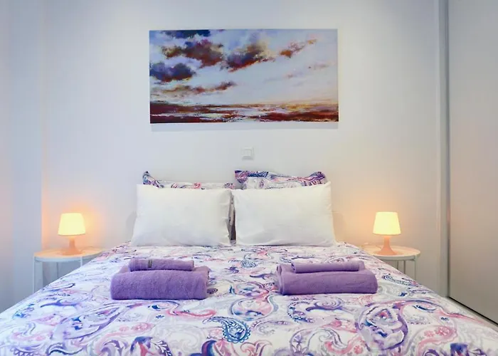 Central, Bright Apt In Athens Near Metro