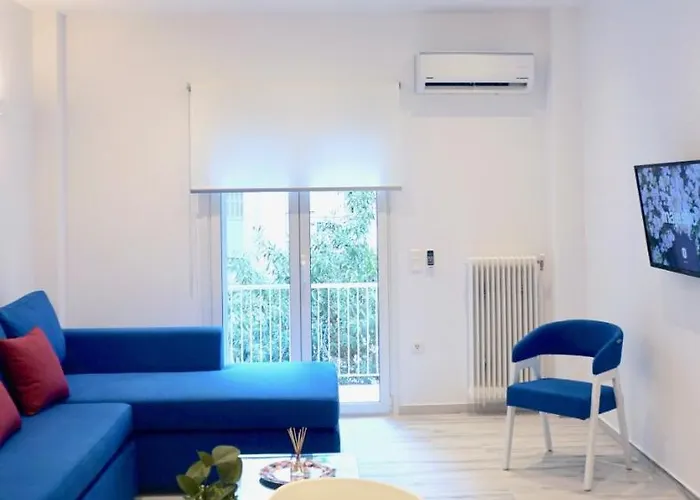 Central, Bright Apt In Athens Near Metro